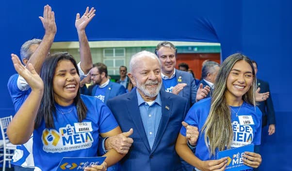 Governo Lula congela 76% das verbas do Pé-de-Meia três dias após anunciar expansão do programa