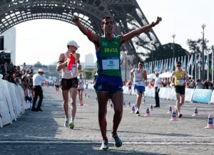 Caio Bonfim faz história e conquista a prata na marcha atlética das Olimpíadas de Paris