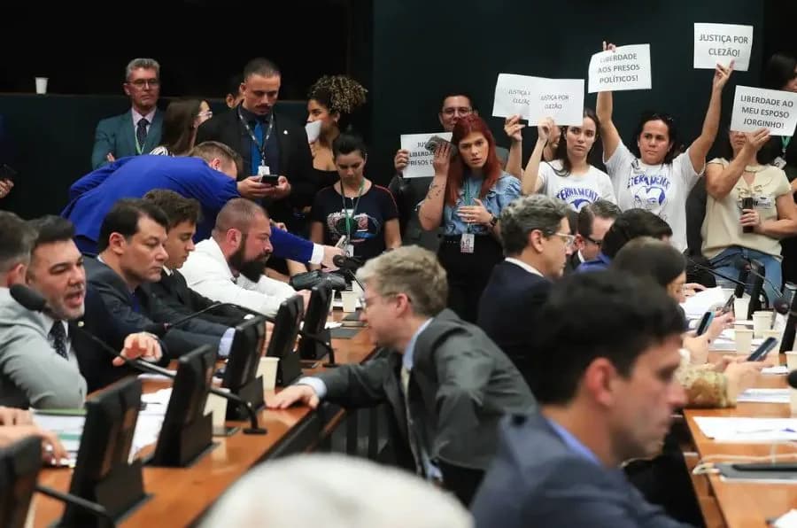 Em reunião tumultuada, Câmara não analisa projeto que prevê anistiar presos do 8 de janeiro