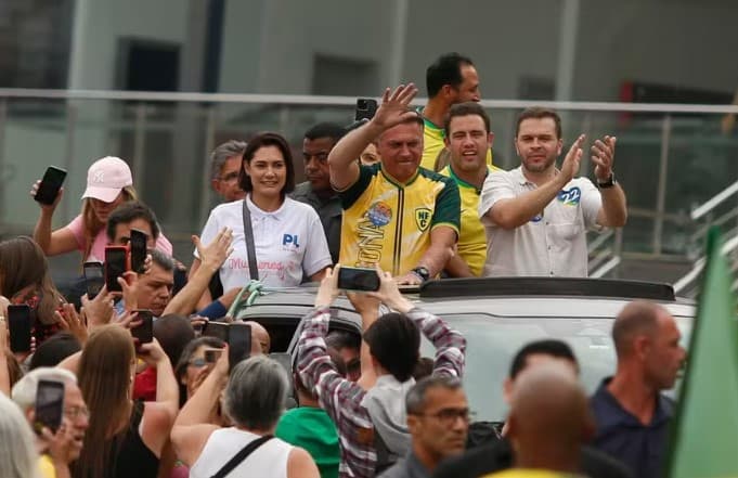Bolsonaro chama Moraes de ditador e diz que vai ‘desafiar o sistema' na avenida Paulista