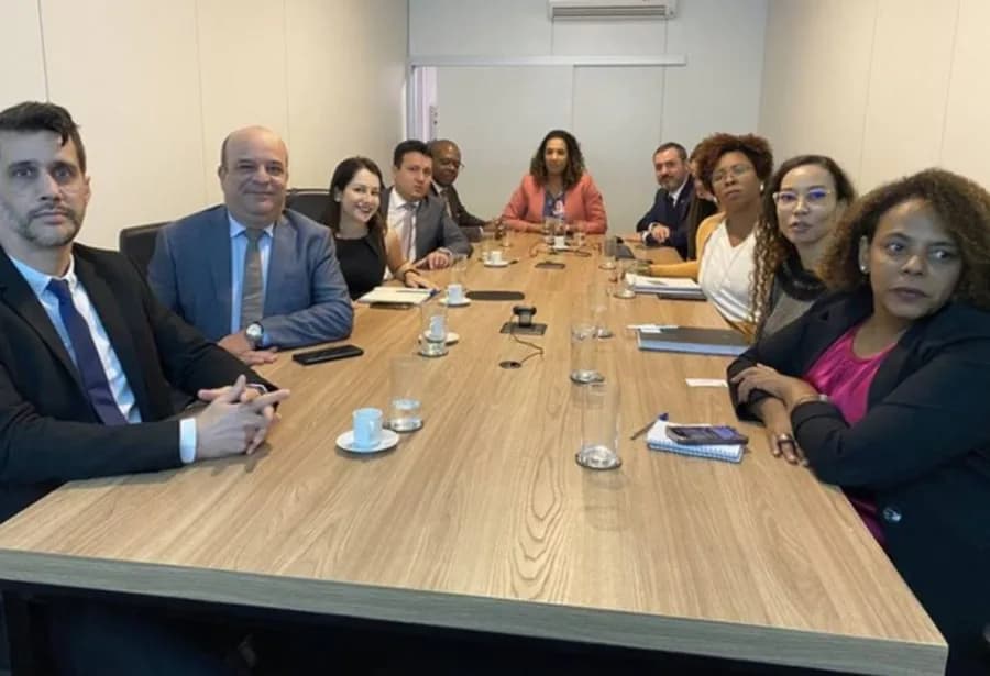 Silvio Almeida teria passado a mão entre as pernas de Anielle em reunião