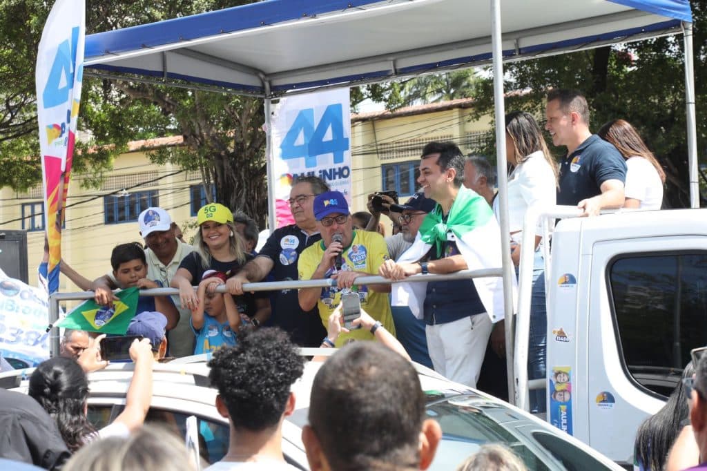 Em grande carreata, Paulinho Freire percorre ruas das Zonas Sul e Leste de Natal