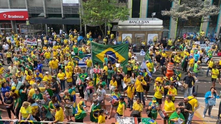 Apoiadores de Bolsonaro chegam para manifestação na Av. Paulista