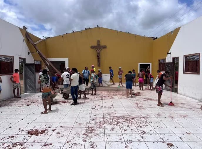 Telhado de capela desaba em São Gonçalo do Amarante
