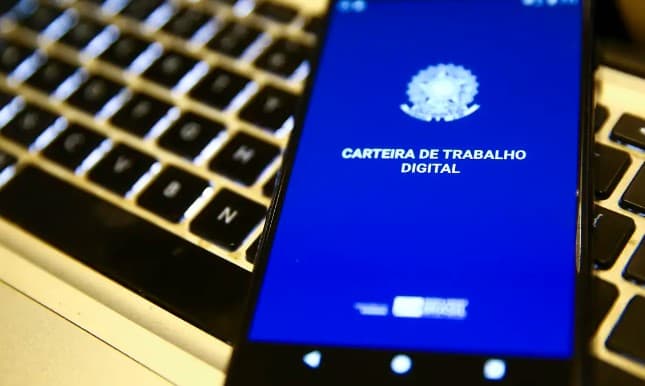 Desemprego cai a 6,6% no trimestre terminado em agosto, diz IBGE