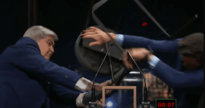 “Uma das cenas mais desagradáveis da história da TV brasileira”, diz mediador do debate
