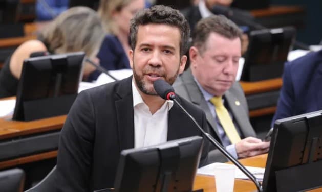 Polícia Federal indicia Janones por suspeita de ‘rachadinha' em gabinete