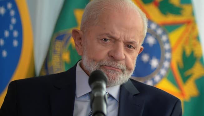 Lula diz ter ficado “satisfeito” com a decisão de Moraes sobre bloqueio do X: “Mundo não é obrigado a aguentar vale-tudo de Musk só porque ele é rico”