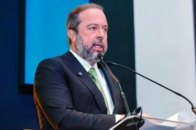 Se houver risco energético, horário de verão volta neste ano, afirma Alexandre Silveira