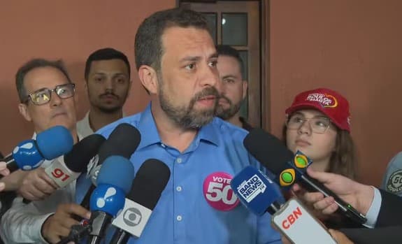 Boulos pede à Justiça cassação de Tarcísio e inelegibilidade de Nunes após fala sobre PCC