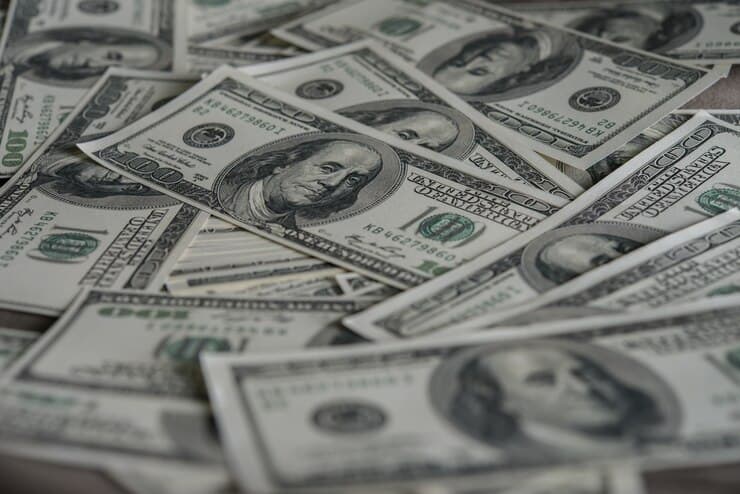 Dólar sobe a R$ 5,70 com eleição nos EUA e juros no radar