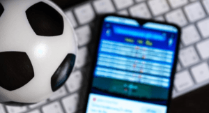 Brasileiros perderam até R$ 36 bilhões com bets e podem tirar 0,3% do PIB, diz Santander