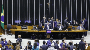 Câmara rejeita imposto sobre grandes fortunas na regulamentação da tributária
