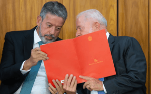 Lula e PT agem nos bastidores para manter governabilidade na Câmara