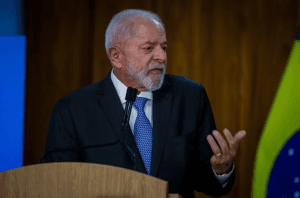 Lula deve voltar a despachar nesta semana após queda e lesão na cabeça