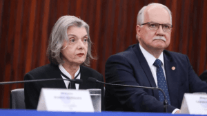 Tarcísio responderá juridicamente por declaração sobre PCC, diz Cármen