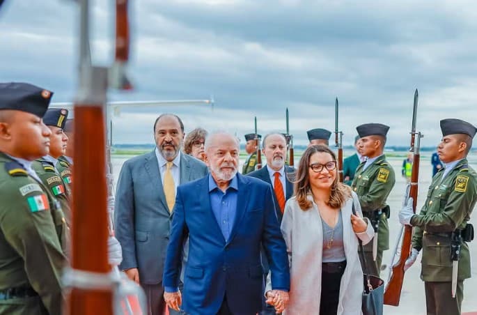 Trepidação, fumaça, telefone sem funcionar: os momentos de tensão no voo de Lula