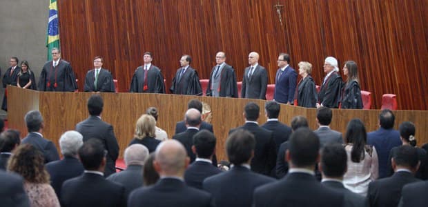 PEC quer proibir que ministros do STF integrem a corte do TSE