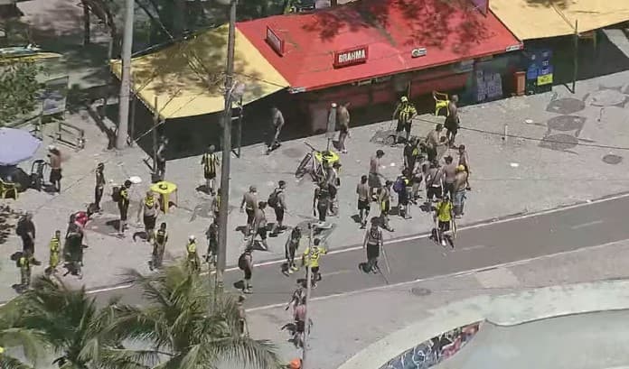 VÍDEO E FOTOS: Dezenas de torcedores do Peñarol são detidos após cenas de selvageria e vandalismo no Rio de Janeiro