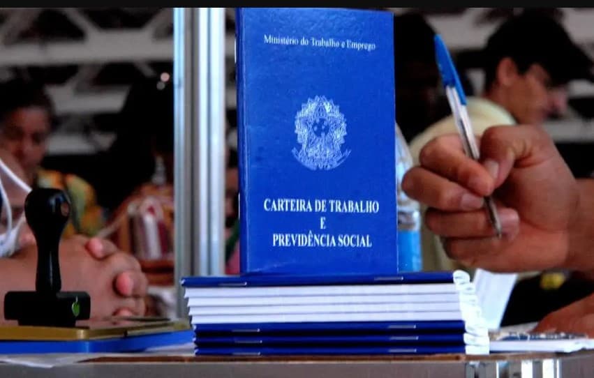 Desemprego fica em 6,4% no 3º trimestre, menor taxa em 12 anos para o período, diz IBGE