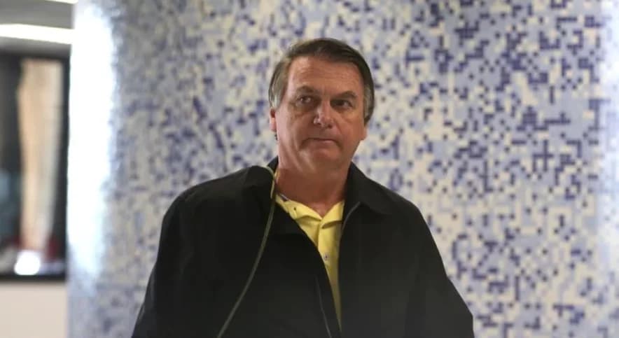 Após exames, Bolsonaro é liberado para cirurgia nesta quinta (25)