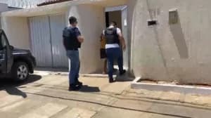 Homem é preso por obrigar filho de 11 anos a ficar de joelhos sobre pedras em São Miguel do Oeste