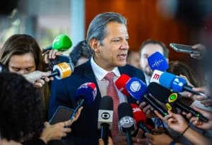 Governo quer abono salarial limitado a quem ganha até R$ 2.640