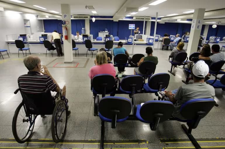 Em meio a corte de gastos, déficit do INSS atinge quase R$ 200 bi em seis meses