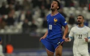Hino de Israel é vaiado em jogo contra a França, e torcedores brigam