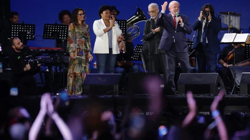 "A gente não deve ofender ninguém", diz Lula após xingamento de Janja