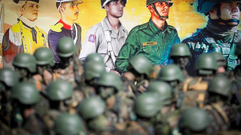 Pacote cria idade mínima de 55 anos para militar se aposentar
