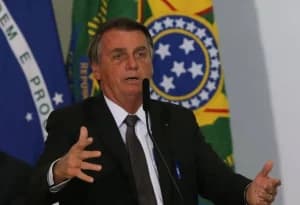 Bolsonaro estava com decreto de golpe pronto e não assinou porque Exército não aderiu, conclui PF