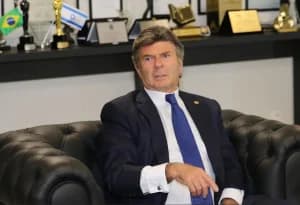 Ministro Fux manda governo adotar medidas para impedir apostas com dinheiro de programas sociais