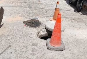 Caern conserta vazamento que estava gerando “língua negra” na Praia de Areia Preta