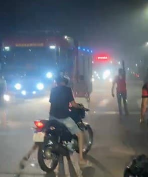 VÍDEO: Ônibus é incendiado em Felipe Camarão após morte de jovem durante ocorrência policial