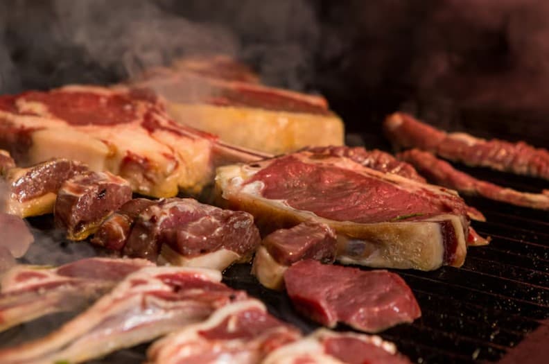 Carne encarece em todo o país em outubro com mudanças climáticas e inflação, mostra estudo