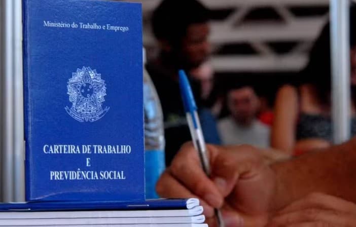 Brasil abre 132.714 mil postos de trabalho em outubro, pior resultado para o mês desde 2020
