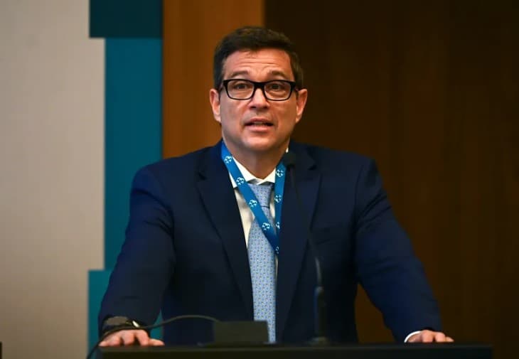 PEC do fim da escala 6×1 é ‘bastante prejudicial' ao trabalhador, diz Campos Neto, presidente do Banco Central