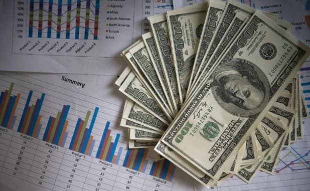 Dólar dispara e bate R$ 5,90, com expectativa por anúncio de Haddad