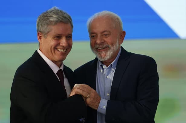 Carro da comitiva do ministro Marcio Macêdo é roubado durante o G-20, no centro do Rio de Janeiro