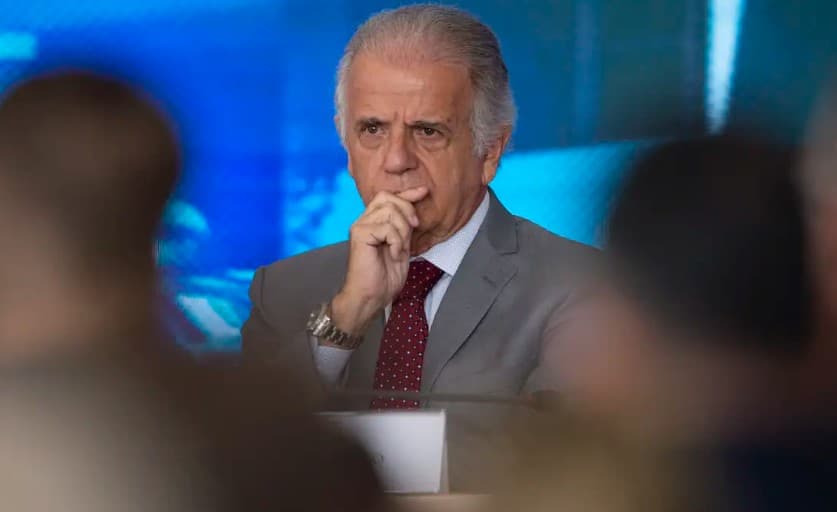 “Infeliz coincidência”, diz ministro da Defesa sobre 2º acidente com aviões da FAB em dez dias