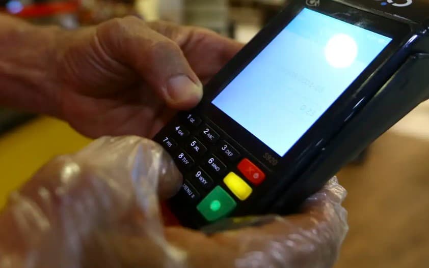 Pix passa o cartão de crédito como meio de pagamento online preferido no Brasil, diz pesquisa