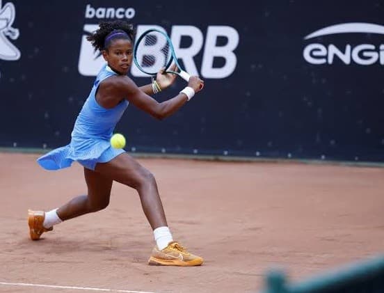 Tenista potiguar Victoria Barros conquista lugar no ranking da WTA aos 14 anos