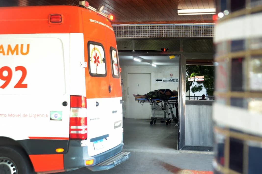 Criança atropelada em lanchonete segue internada no Walfredo uma semana após acidente