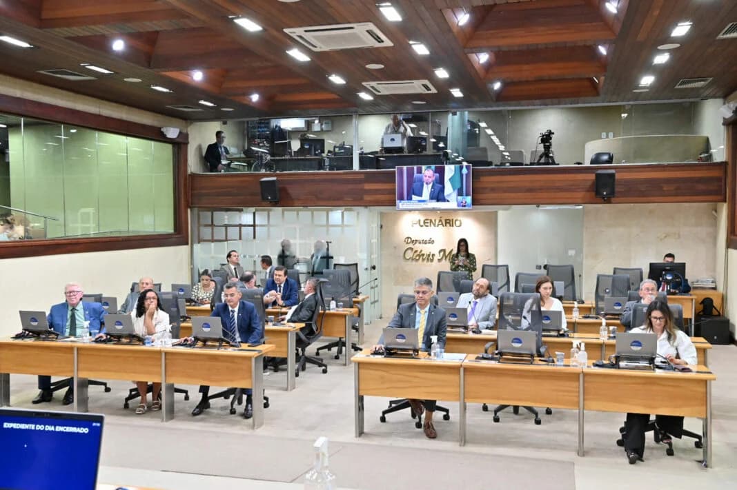 Deputados decidem hoje sobre aumento do ICMS