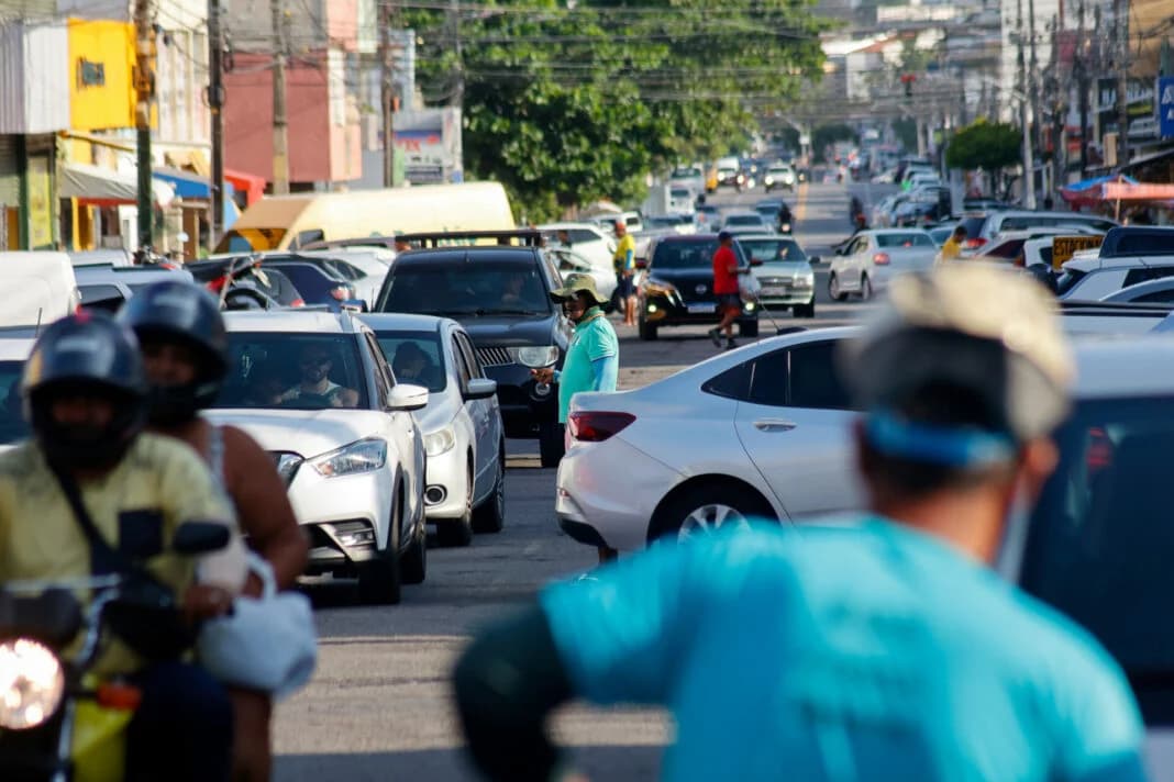 Comerciantes reclamam de uso de espaço público por flanelinhas