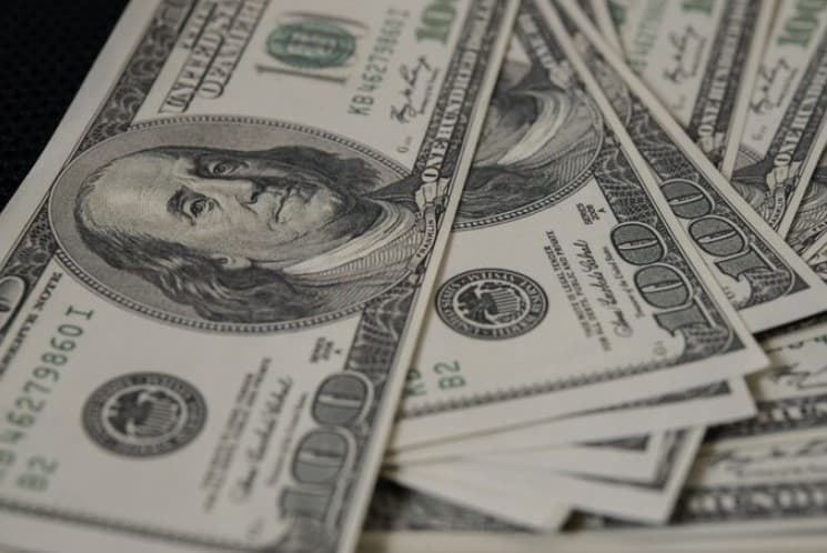 Cotação nas alturas: Dólar tem forte alta e bate R$ 6,20 com dúvidas sobre corte de gastos