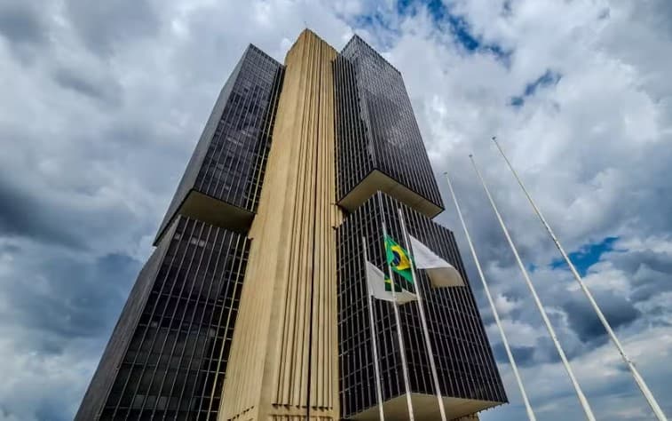Banco Central vende US$3 bilhões em novo leilão para conter subida do dólar; total injetado em dezembro chega a US$ 30,76 bilhões