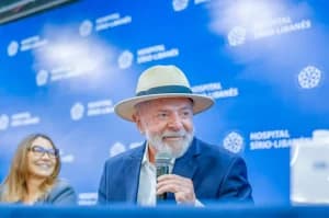 Lula volta a Brasília e se prepara para reunião ministerial no Alvorada