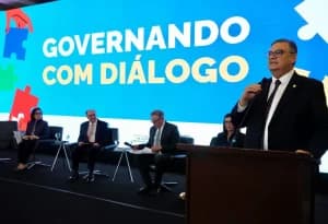 Justiça não pode se acovardar, diz Flávio Dino em meio a embate sobre emendas